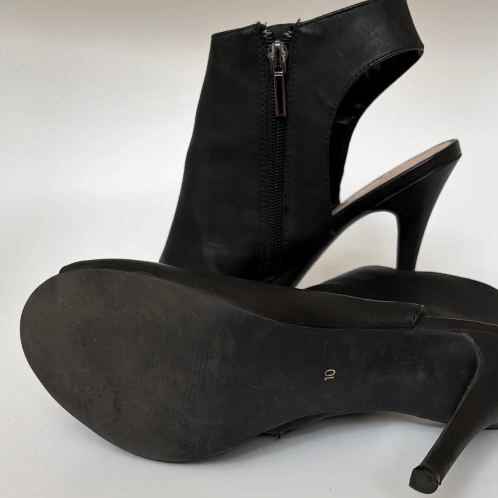 Elegant Black Leather Peep-Toe Heels - Picture 8 of 8